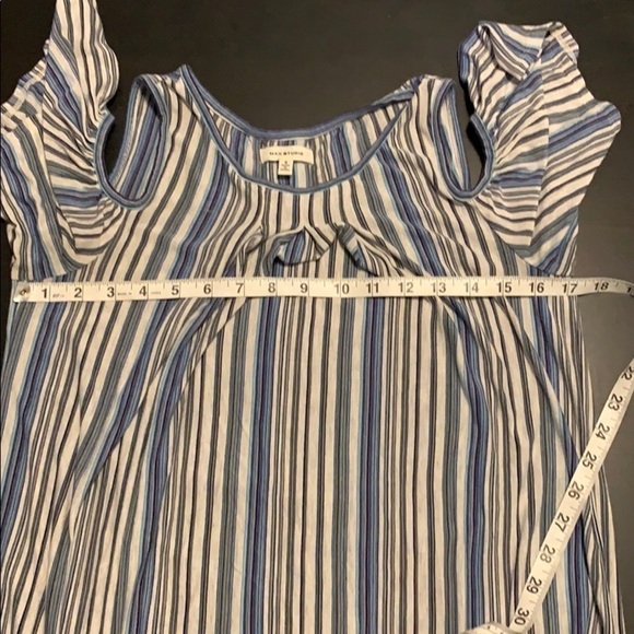 Max studio Stripe cold shoulder blouse - Picture 7 of 7